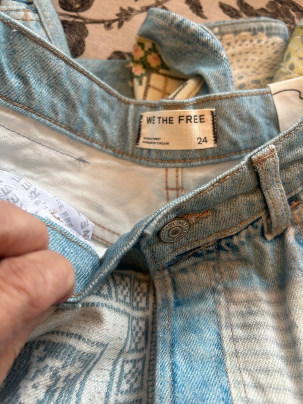 FREE PEOPLE We The Free Illusions Printed Relaxed Jeans size 24 - Picture 11 of 15